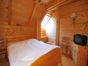 Posteľ alebo postele v izbe v ubytovaní Zrubová chata Tatry