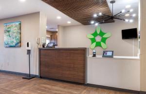 a lobby with a reception desk with a star on the wall at Extended Stay America Premier Suites - Charlotte - Pineville - Pineville Matthews Rd. in Charlotte
