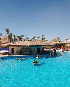 Bazén v ubytování Private Coral Suite & kitchen in Sharm-el-Sheikh nebo v jeho okolí