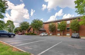 a parking lot in front of a brick building at Extended Stay America Select Suites - Charlotte - University Place - E McCullough Dr in Charlotte