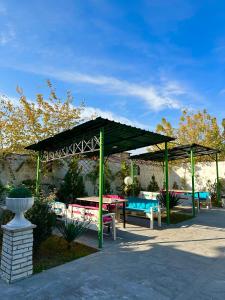Bazén v ubytování SANTORINI hotel & hostel nebo v jeho okolí