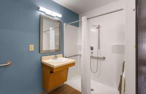 Ένα μπάνιο στο Extended Stay America Select Suites - Lakeland +21 φωτογραφίες