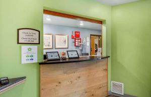The lobby or reception area at Extended Stay America Select Suites - Oklahoma City - West