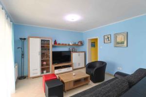 TV a/nebo společenská místnost v ubytování Apartment in Opatija 34125