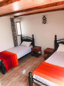 Ein Bett oder Betten in einem Zimmer der Unterkunft Tafoukt Surf Hostel Taghazout