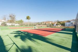 Tenis a/nebo squash v ubytování TU CASA CERCA DEL MAR nebo okolí
