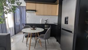 a kitchen with a table and chairs and a refrigerator at CityZen escape: blackout ready in Johannesburg