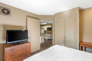 a bedroom with a flat screen tv on a dresser at Extended Stay America Select Suites - Wilkes - Barre - Scranton in Wilkes-Barre