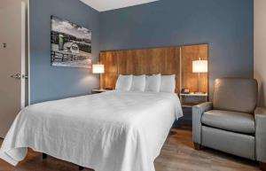 Tempat tidur dalam kamar di Extended Stay America Premier Suites - Melbourne - Palm Bay