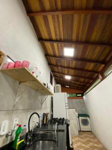 Kuchyň nebo kuchyňský kout v ubytování Casa alto do pontal