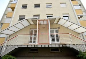 Rõdu või terrass majutusasutuses Apartman-studio “Suzana”