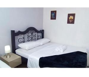 a bedroom with two beds with white sheets at Hermosa vivienda central en el mejor lugar de Medellín in Envigado