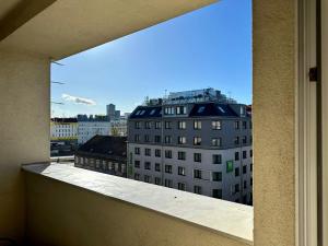 vista da una finestra di un edificio di Prater Apartment - Loggia a Vienna