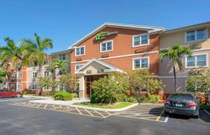 a building with a car parked in a parking lot at Extended Stay America Suites - West Palm Beach - Northpoint Corporate Park in West Palm Beach