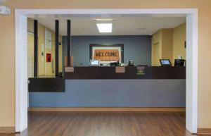 a view of a waiting room with a waiting counter at Extended Stay America Suites - Boston - Peabody in Peabody
