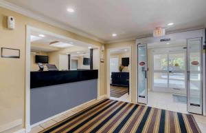 an office lobby with a reception desk and a hallway at Extended Stay America Suites - Boston - Waltham - 52 4th Ave in Waltham