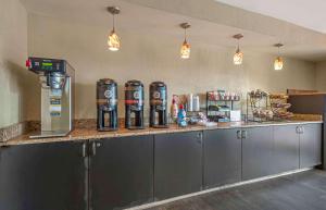 Příslušenství pro přípravu čaje a kávy v ubytování Extended Stay America Suites - Secaucus - New York City Area