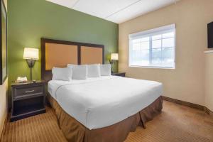 Postel nebo postele na pokoji v ubytování Extended Stay America Suites - Secaucus - New York City Area