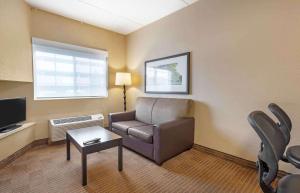 TV a/nebo společenská místnost v ubytování Extended Stay America Suites - Secaucus - New York City Area