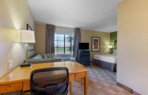 a hotel room with a desk and a bed at Extended Stay America Suites - Washington, DC - Chantilly - Airport in Chantilly