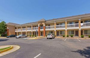 a large building with cars parked in a parking lot at Extended Stay America Suites - Washington, DC - Chantilly in Chantilly