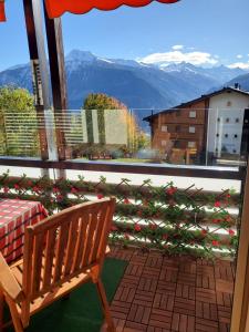 a balcony with a bench and a view of mountains at Appartement l Magnifique vue l Proche Crans-Montana in Crans-Montana
