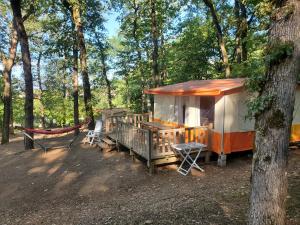 Soturaccamping nature le Valenty mobil-home-Dordogne panoramique clim piscine的相册照片