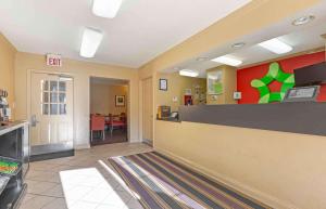 a lobby of a fast food restaurant with a counter at Extended Stay America Suites - Washington, DC - Falls Church - Merrifield in Merrifield