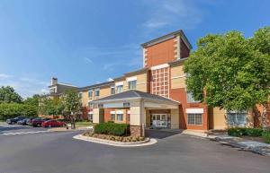 a building with a parking lot in front of it at Extended Stay America Suites - Washington, DC - Alexandria - Eisenhower Ave in Alexandria
