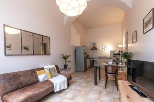 a living room with a couch and a table at Gîtes de la Bigauderie in Montlouis-sur-Loire
