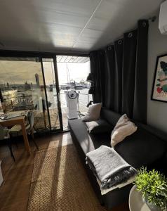 Casas Flotantes - Boatvillage的休息区