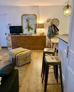 a living room with a dresser and a mirror at Les Jardins de Mistral Apartment in Aix-en-Provence