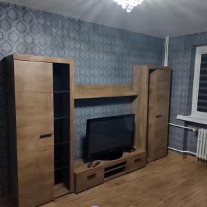 A television and/or entertainment centre at Apartament Chopina 17