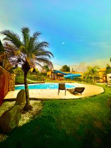 The swimming pool at or close to Apartamento Campestre cerca a Armenia y Parque del Cafe E306 a 5 minutos del Aeropuerto en La Tebaida