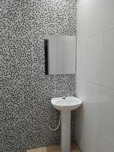 a bathroom with a sink and a mirror at Hotel Ferrari in São Paulo