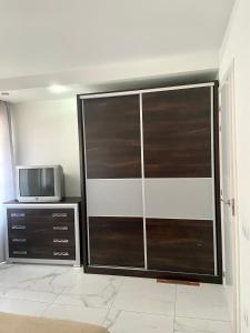 Μια τηλεόραση ή/και κέντρο ψυχαγωγίας στο Pueblo Canario Apartment for 6 persons!