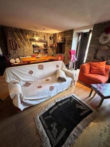 a living room with a bed and a couch at Tipica casa di montagna nel borgo del Verrand a Courmayeur in Pré-Saint-Didier