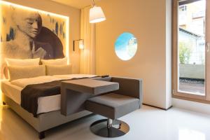 Una cama o camas en una habitación de Nala Individuellhotel