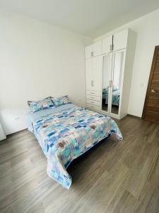 Llit o llits en una habitació de Apartamento familiar NaturalSuite
