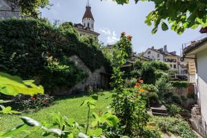 Puutarhaa majoituspaikan Old town apt in the heart of Thun with garden ulkopuolella