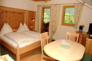 Letto o letti in una camera di Sagritzerwirt