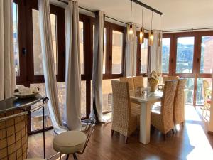O zonă de relaxare la Apartamento Sierra Nevada 7 plazas lujo junto a telesilla estación