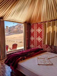Suleiman Bedouin Camp 객실 침대