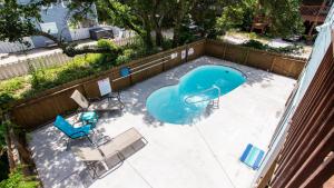 Bazén v ubytování Oceanside, Private Pool, Hot Tub, Dogs Welcome, Pool Table, OS2K, Sea Song nebo v jeho okolí