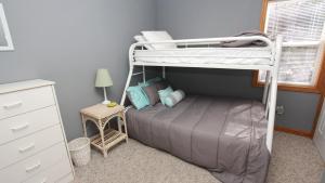 Postel nebo postele na pokoji v ubytování Oceanside, Private Pool, Hot Tub, Dogs Welcome, Pool Table, OS2K, Sea Song + 27 fotografií