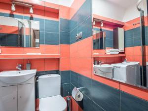 a bathroom with a toilet and two sinks and mirrors at 71, ***3beds: Deluxe Warm Suite in Warsaw Manhattan*** in Warsaw
