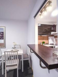 a kitchen and dining room with a table and chairs at 71, ***3beds: Deluxe Warm Suite in Warsaw Manhattan*** in Warsaw