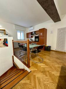 a living room with a table and a kitchen at CASAVACANZETOFFEE in Bologna