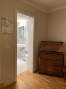 Ένα μπάνιο στο Ruhiges WG-Appartment in Einfamilienhaus