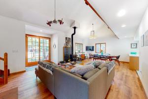 Μια τηλεόραση ή/και κέντρο ψυχαγωγίας στο The Red House at the Beach